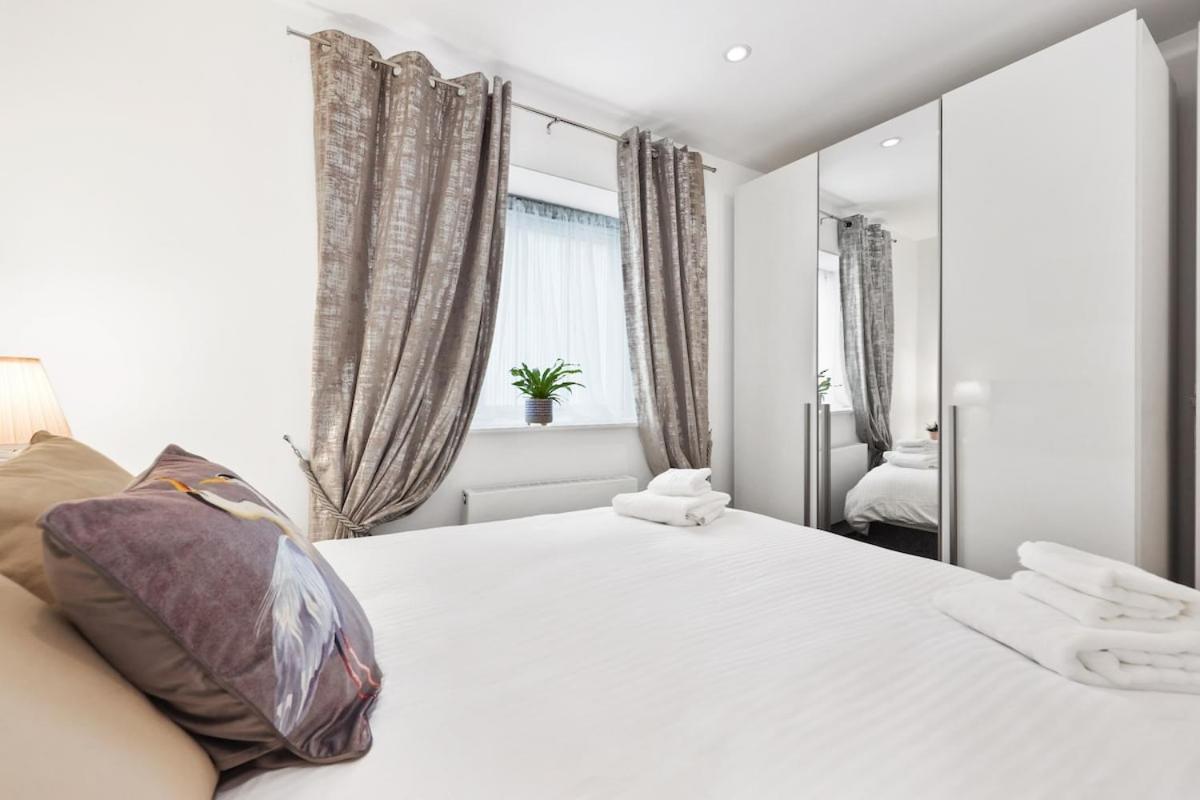 West End - Sleeps 5 - Amazing Location Apartment London Exterior photo