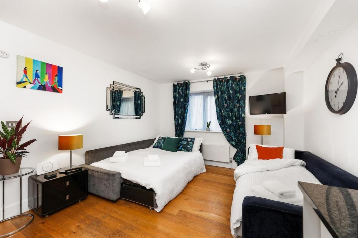 West End - Sleeps 5 - Amazing Location Apartment London Exterior photo