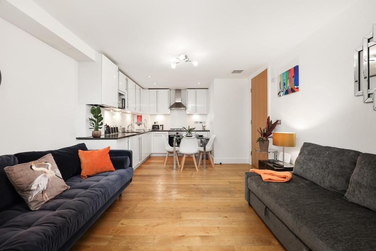 West End - Sleeps 5 - Amazing Location Apartment London Exterior photo